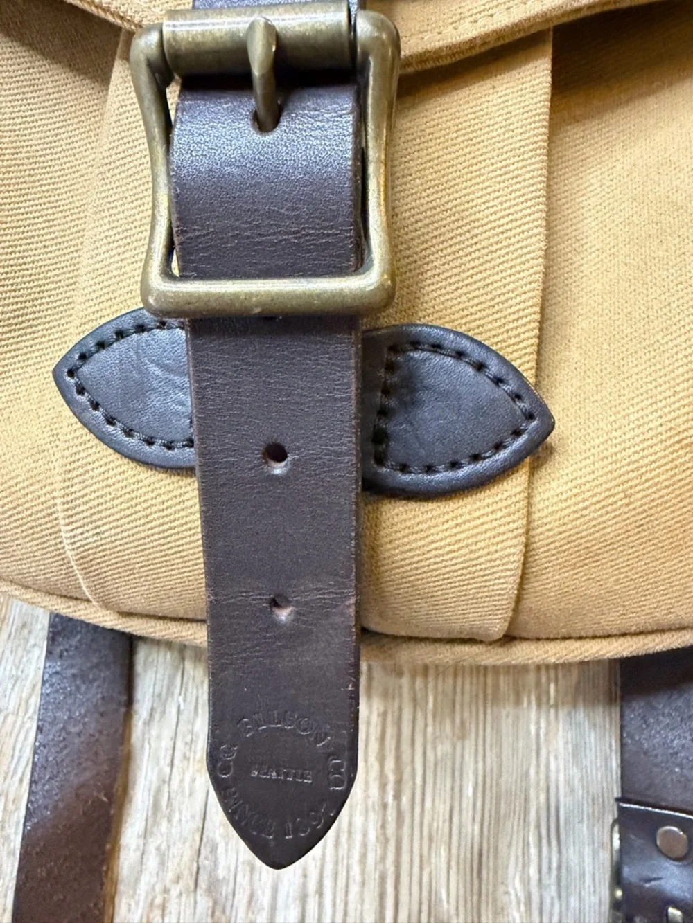 Filson Small Rugged Twill Field Bag Khaki/Leather Made in USA - Picture 6 of 16